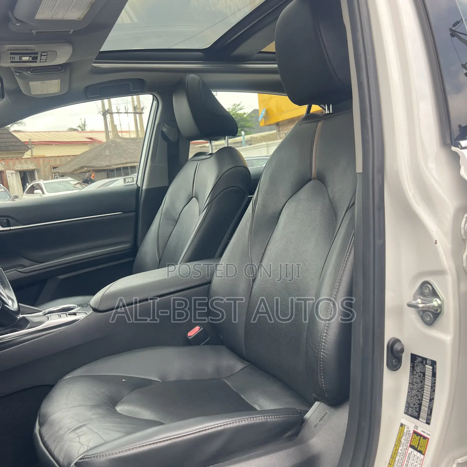 Toyota Camry XLE FWD 2020 White