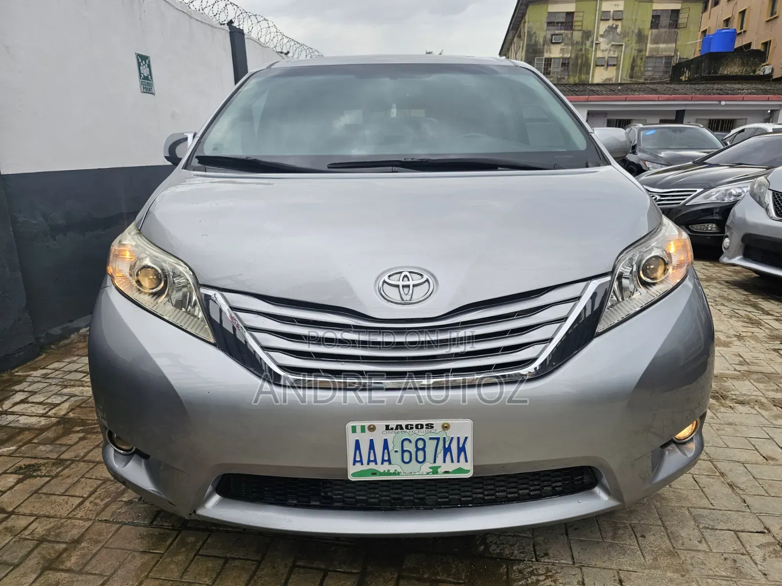 Toyota Sienna XLE 7 Passenger Auto Access Seat (3.5L 6cyl 6A) 2016