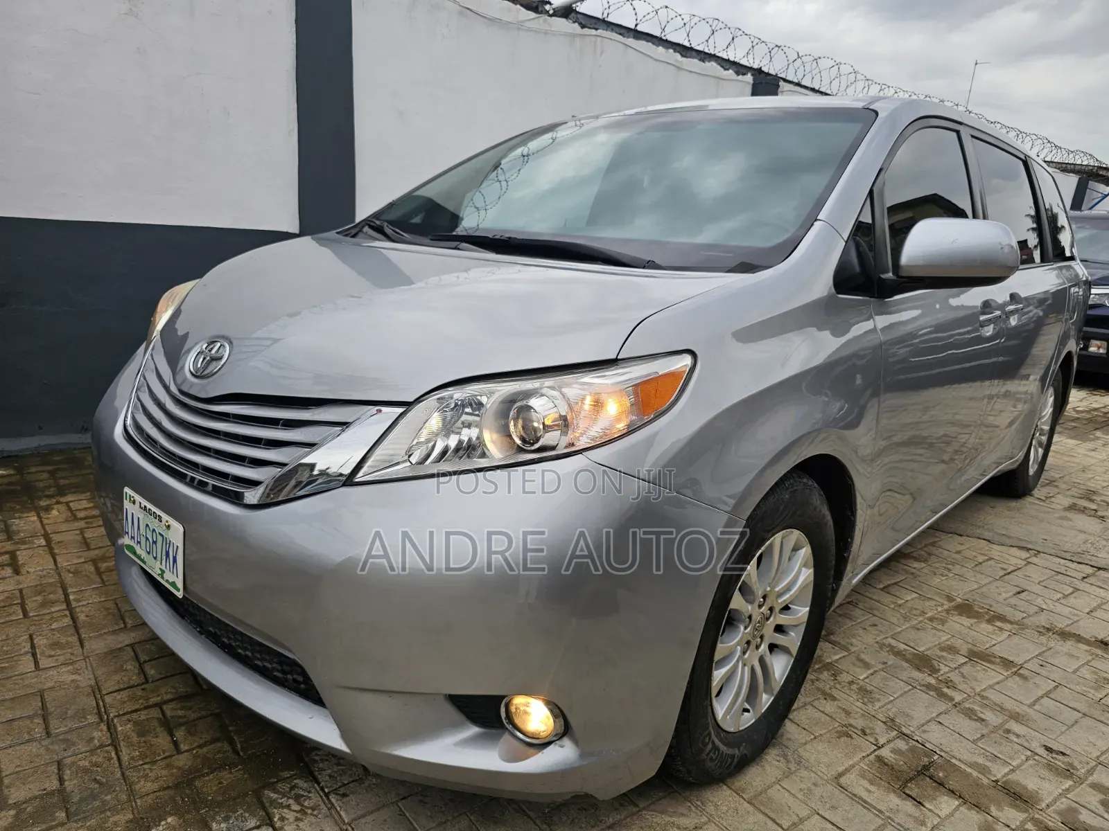 Toyota Sienna XLE 7 Passenger Auto Access Seat (3.5L 6cyl 6A) 2016