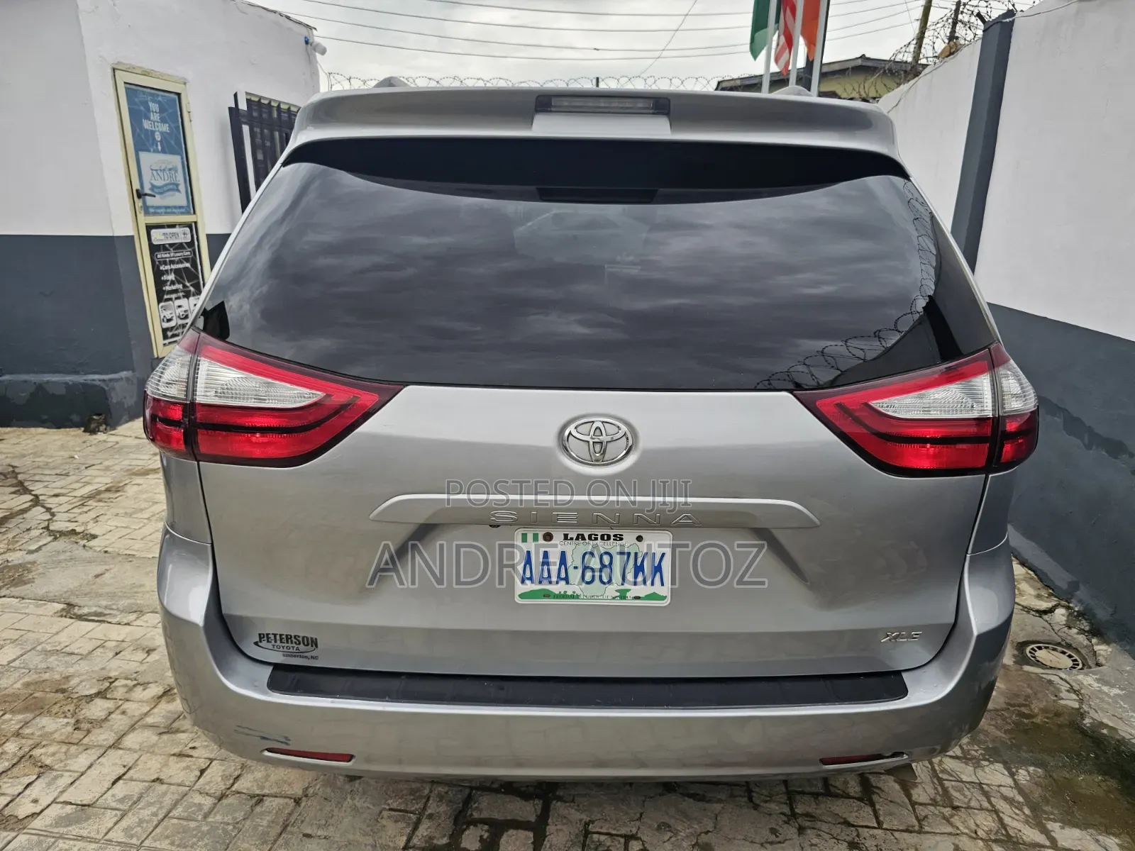 Toyota Sienna XLE 7 Passenger Auto Access Seat (3.5L 6cyl 6A) 2016