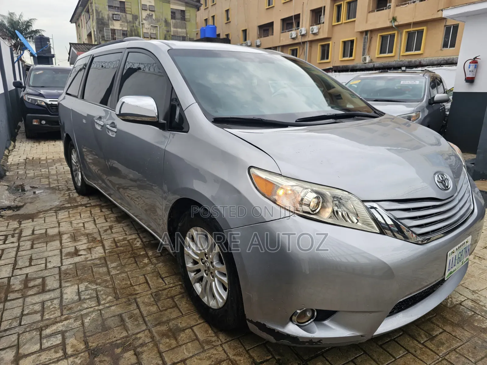 Toyota Sienna XLE 7 Passenger Auto Access Seat (3.5L 6cyl 6A) 2016
