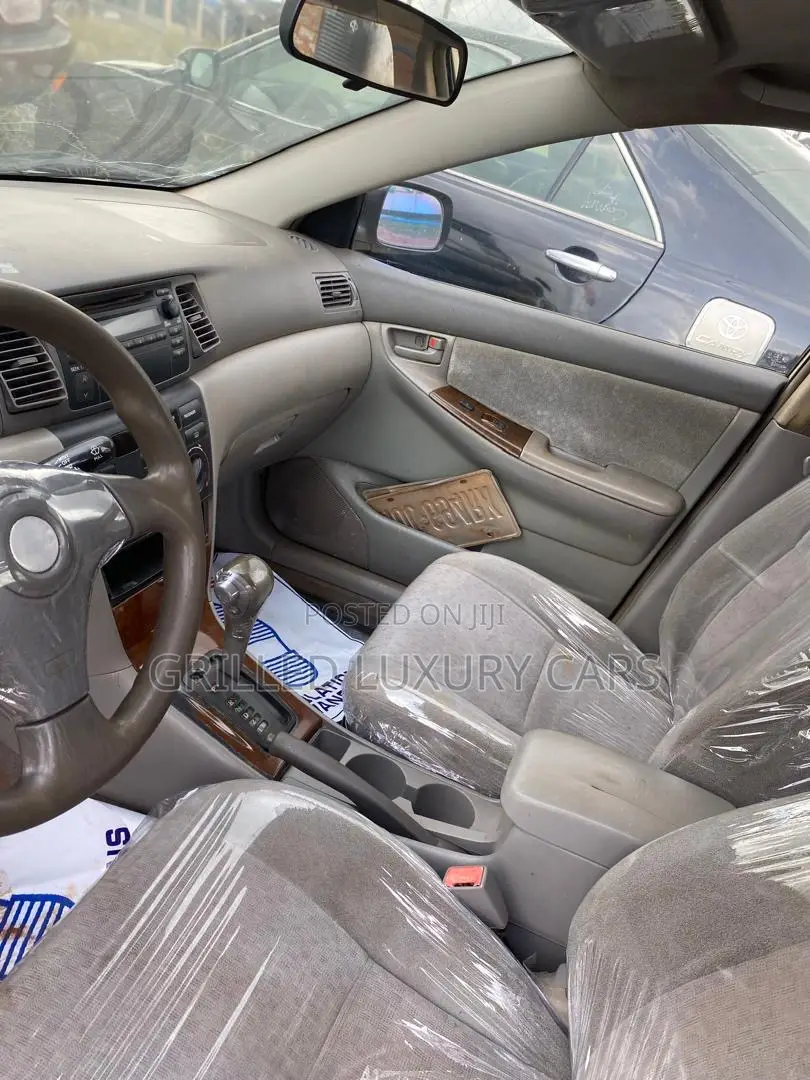 Toyota Corolla LE 2004 Gold