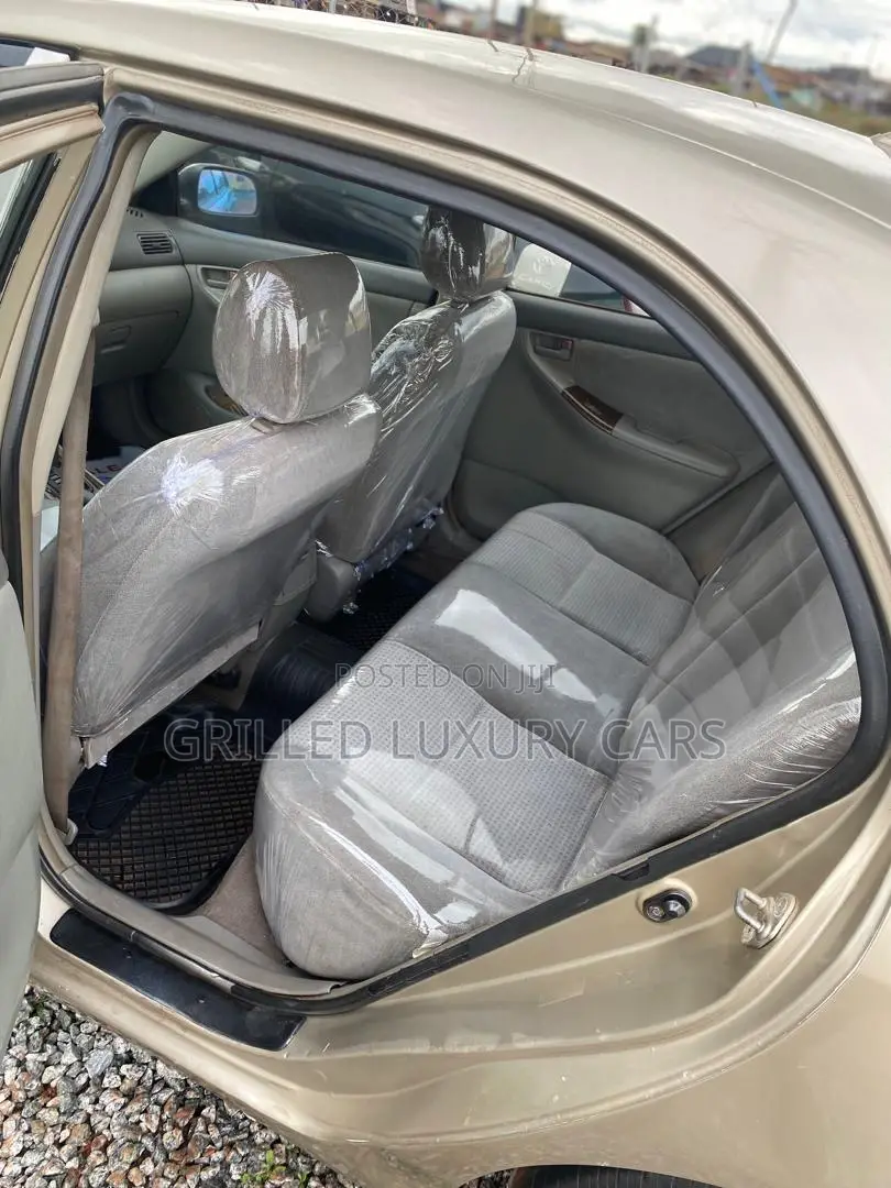 Toyota Corolla LE 2004 Gold