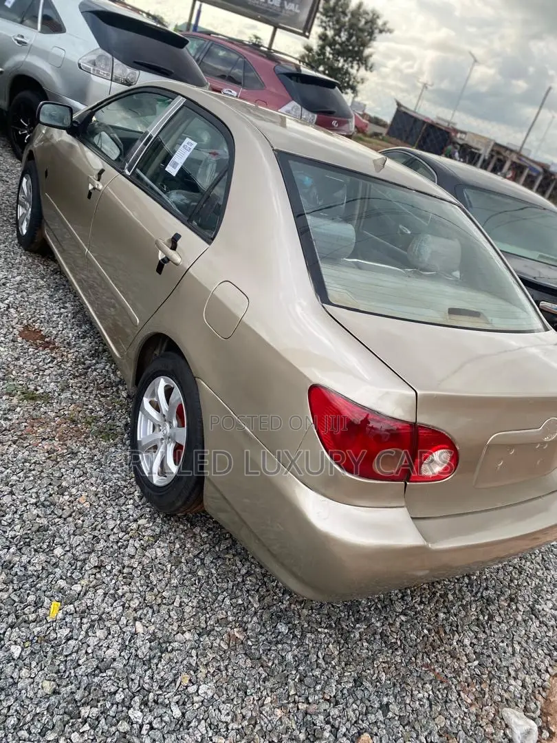 Toyota Corolla LE 2004 Gold