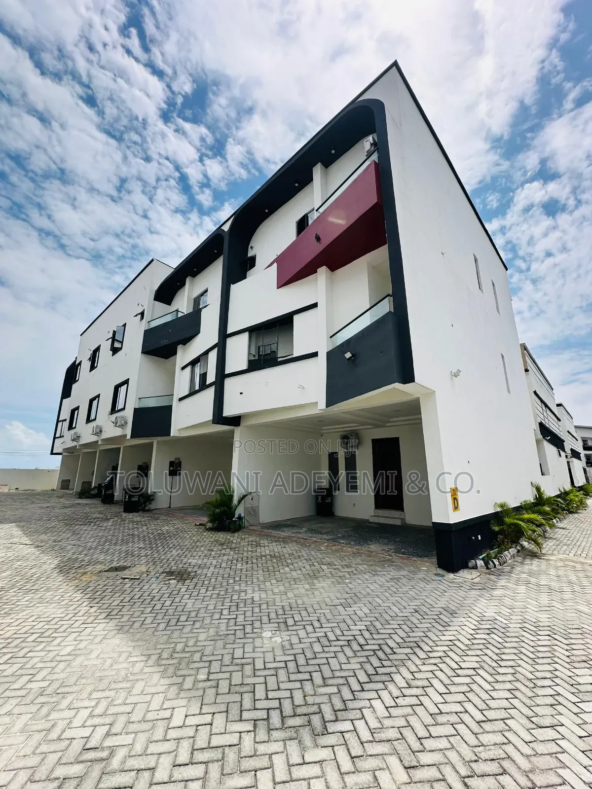 4bdrm Townhouse / Terrace in Chevron for rent