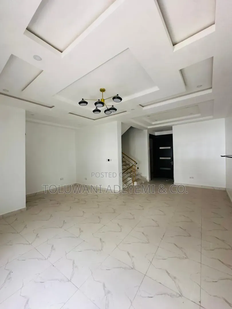 4bdrm Townhouse / Terrace in Chevron for rent