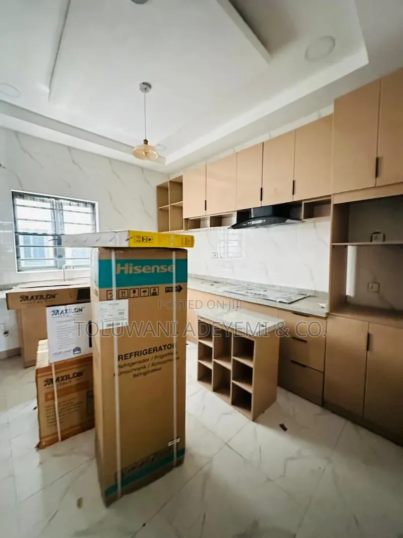 4bdrm Townhouse / Terrace in Chevron for rent