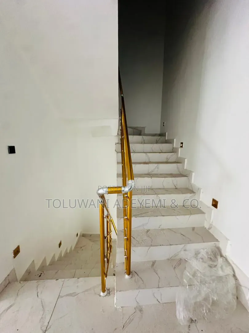 4bdrm Townhouse / Terrace in Chevron for rent