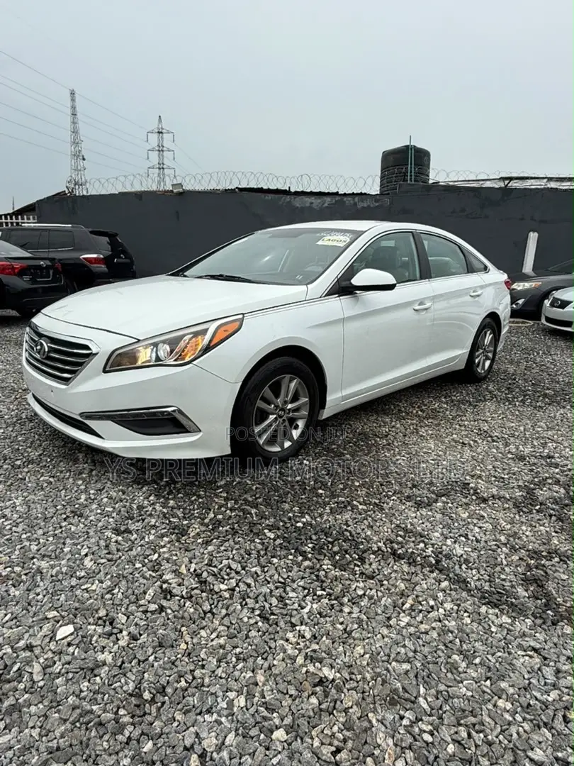 Hyundai Sonata Base Sedan FWD (2.4L 4cyl 6A) 2017 White