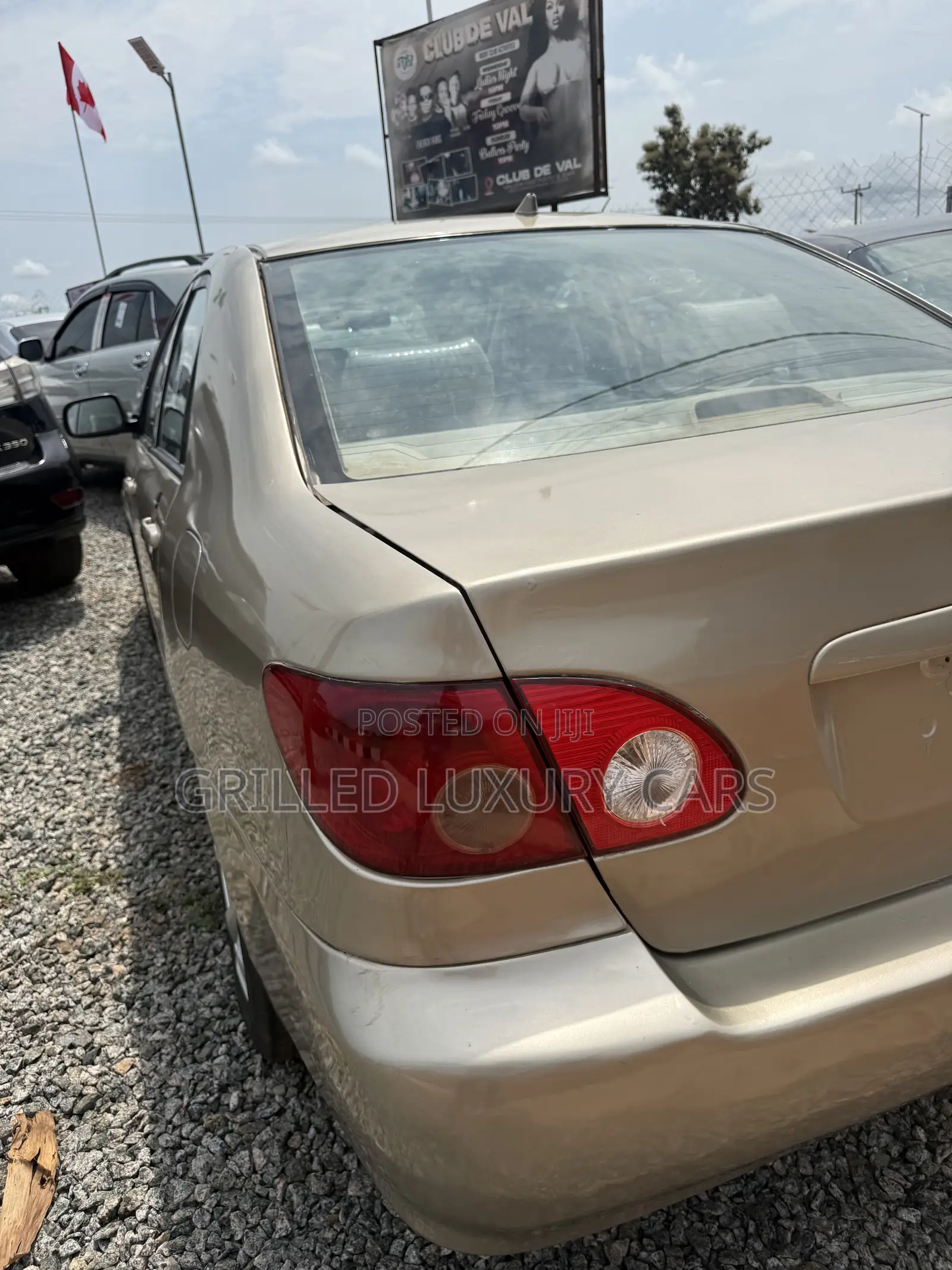 Toyota Corolla LE 2004 Gold