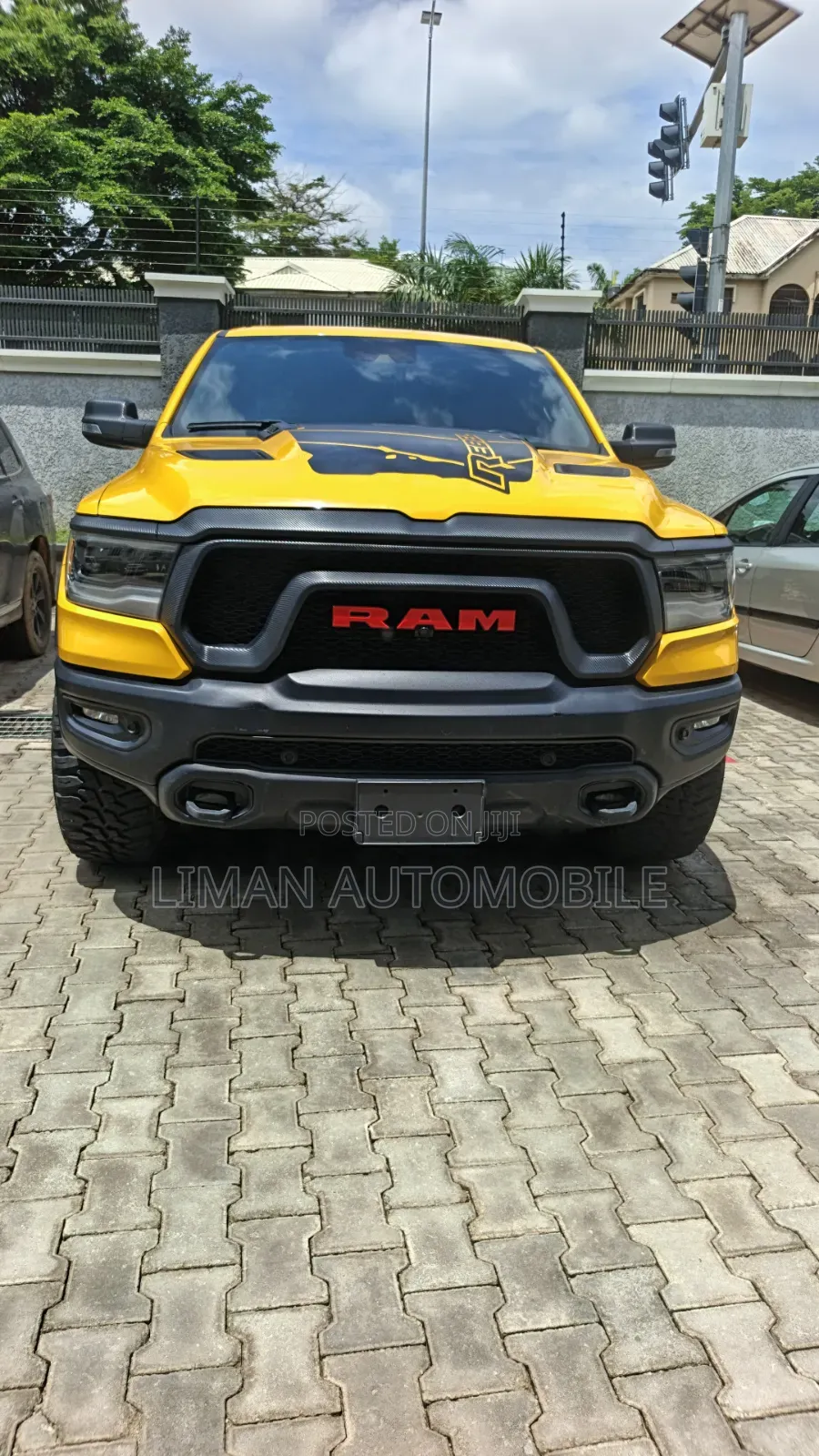 RAM 1500 Classic 2023 Yellow