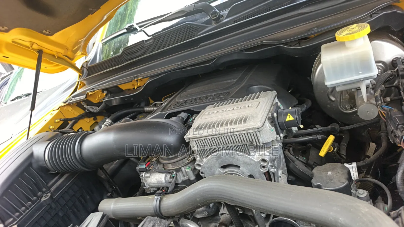 RAM 1500 Classic 2023 Yellow