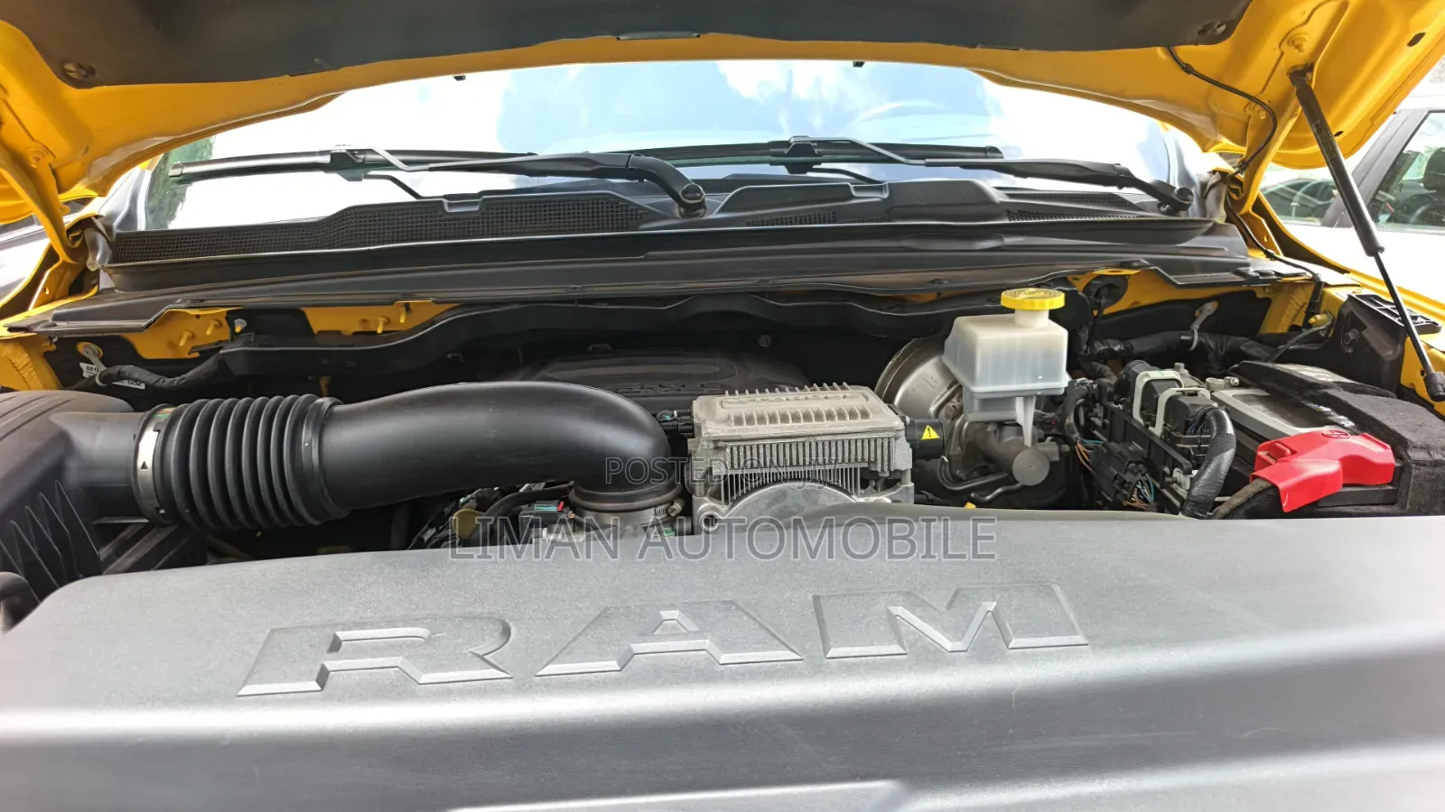 RAM 1500 Classic 2023 Yellow