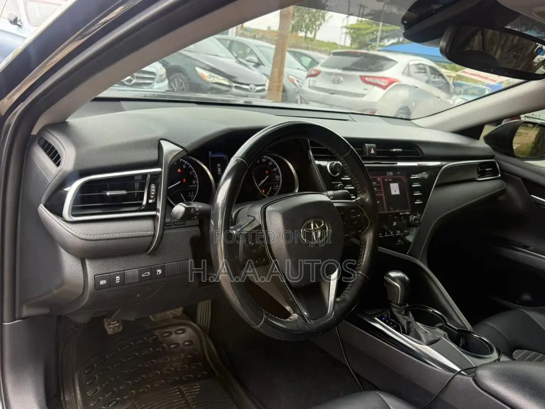 Toyota Camry SE FWD (2.5L 4cyl 8AM) 2018 Black