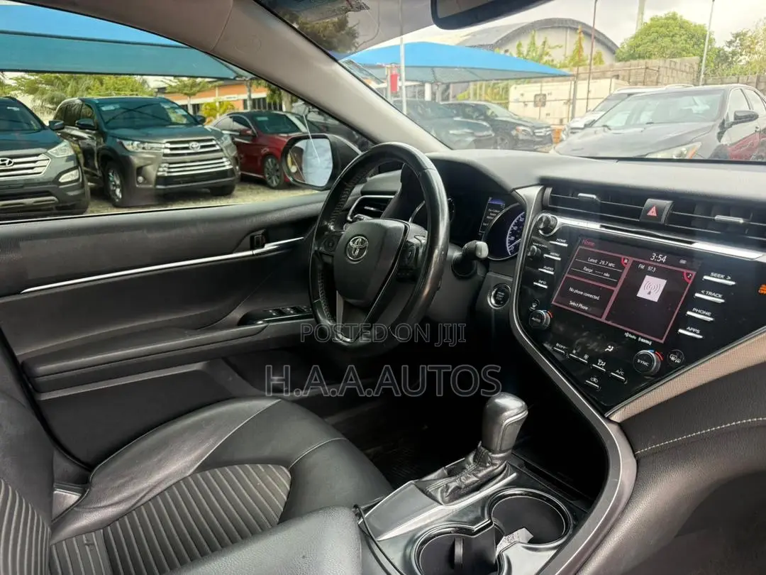 Toyota Camry SE FWD (2.5L 4cyl 8AM) 2018 Black