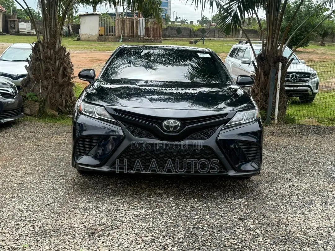 Toyota Camry SE FWD (2.5L 4cyl 8AM) 2018 Black