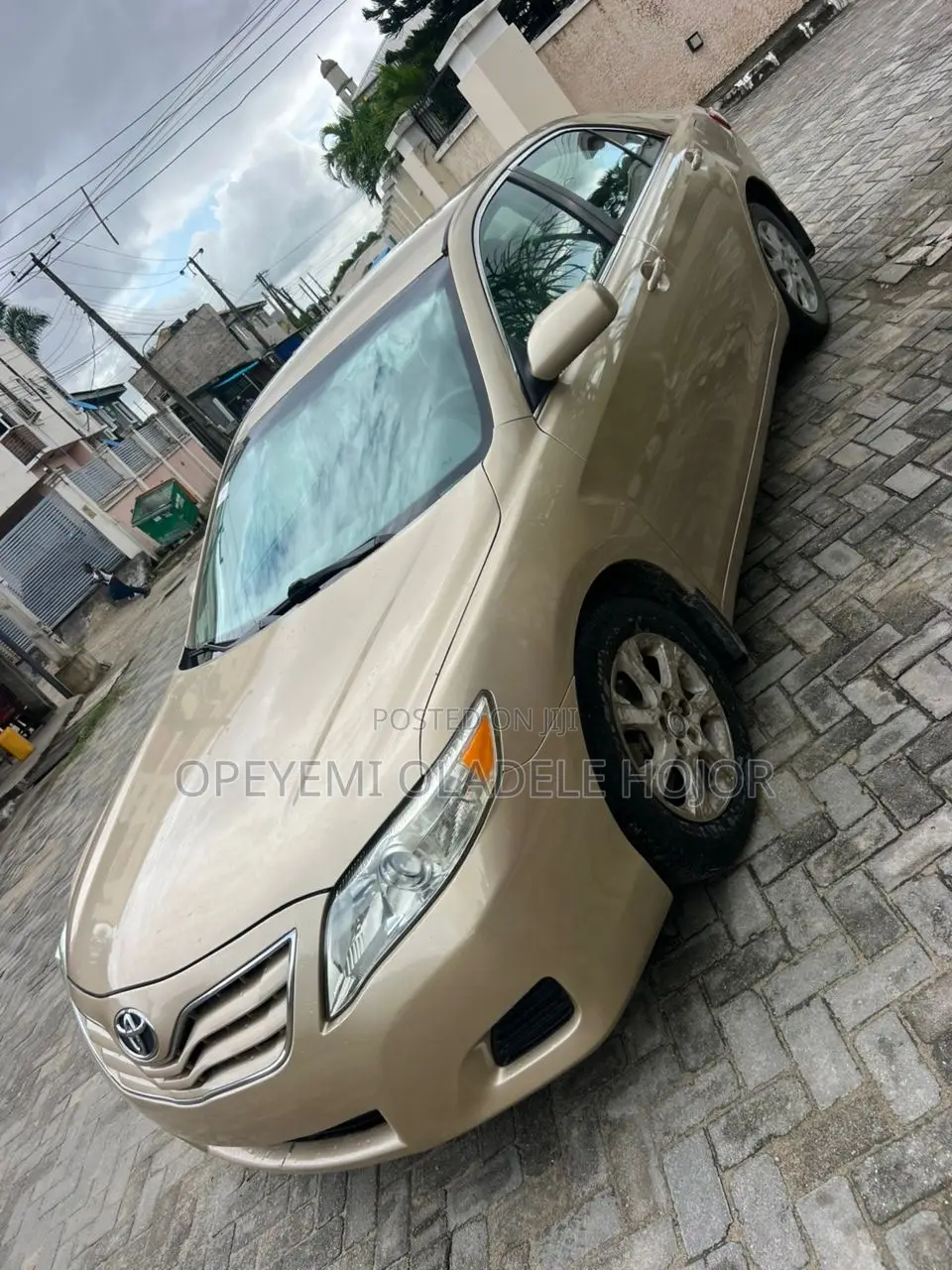 Toyota Camry LE 4dr Sedan (2.5L 4cyl 6AM) 2010 Gold