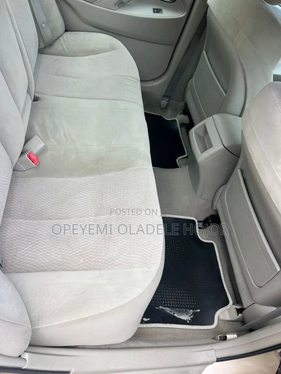 Toyota Camry LE 4dr Sedan (2.5L 4cyl 6AM) 2010 Gold