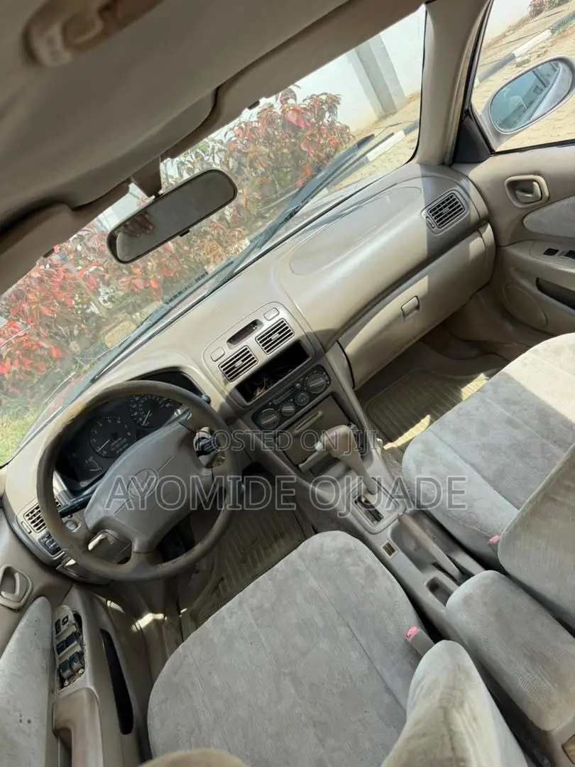 Toyota Corolla 2001 Gold