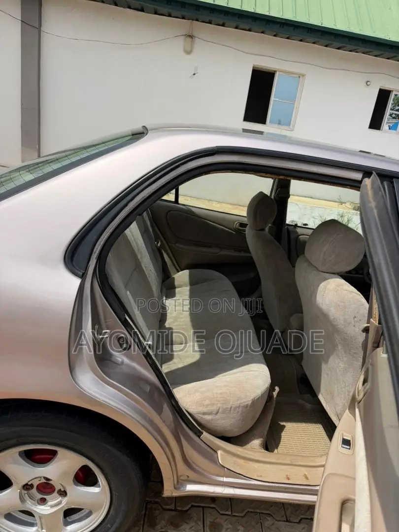 Toyota Corolla 2001 Gold
