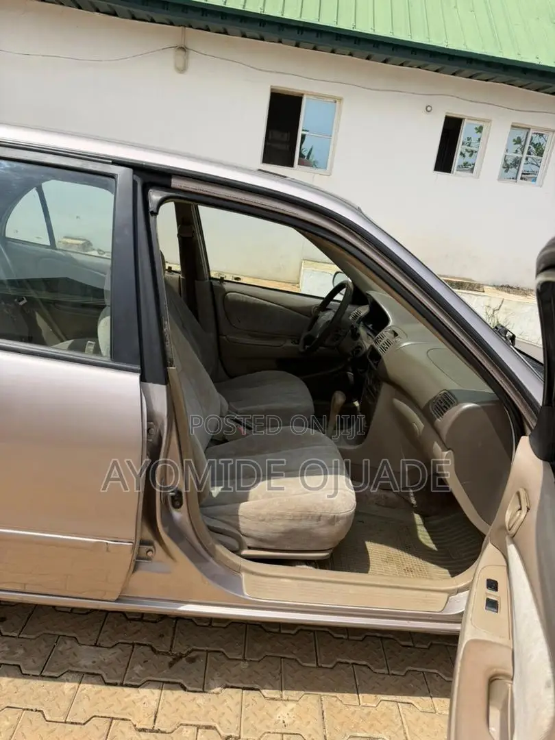Toyota Corolla 2001 Gold