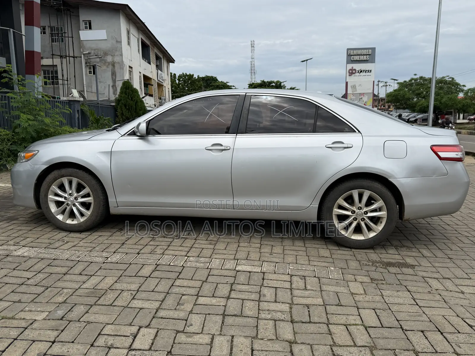 Toyota Camry LE 4dr Sedan (2.5L 4cyl 6AM) 2010 Silver