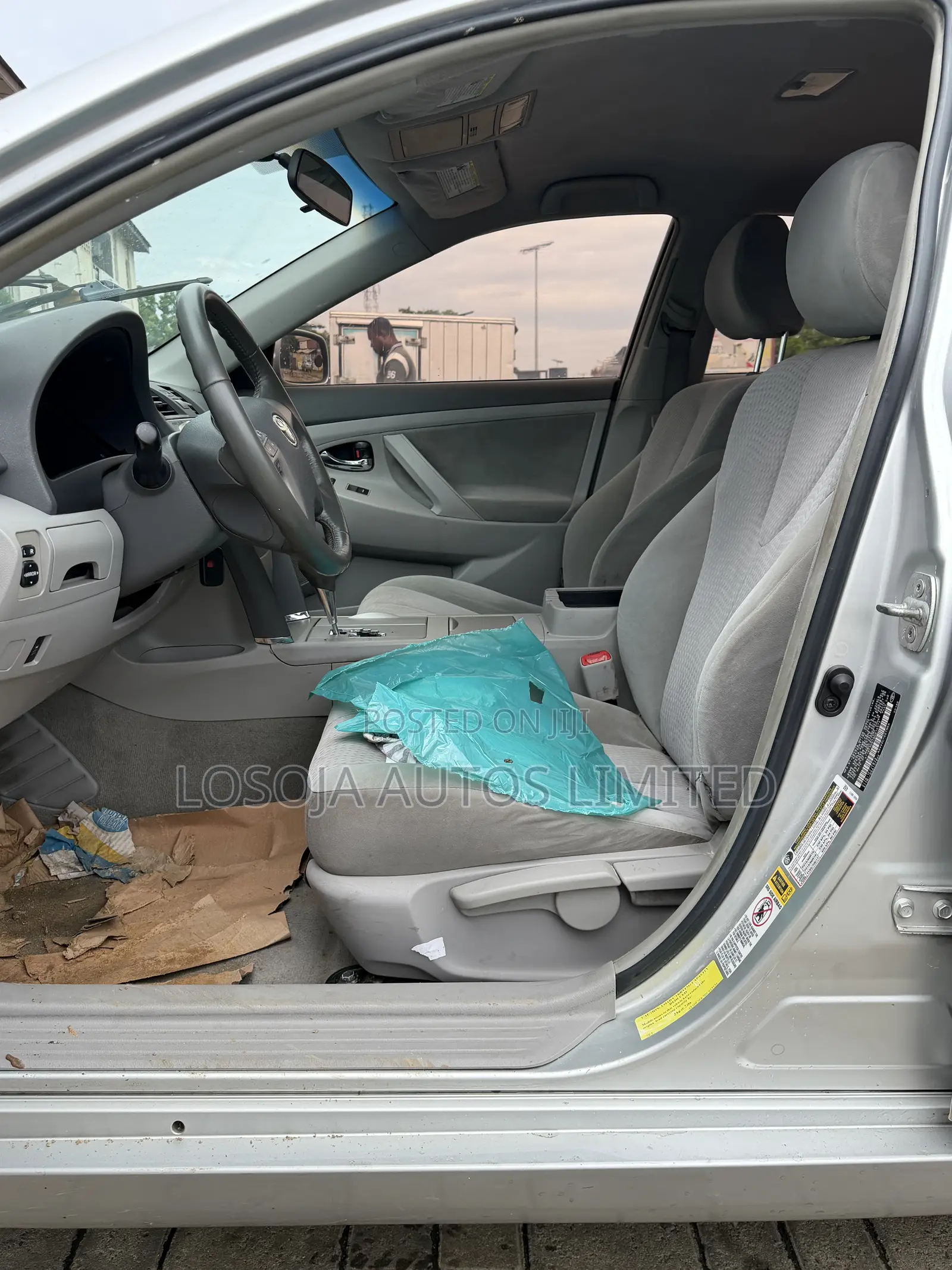 Toyota Camry LE 4dr Sedan (2.5L 4cyl 6AM) 2010 Silver