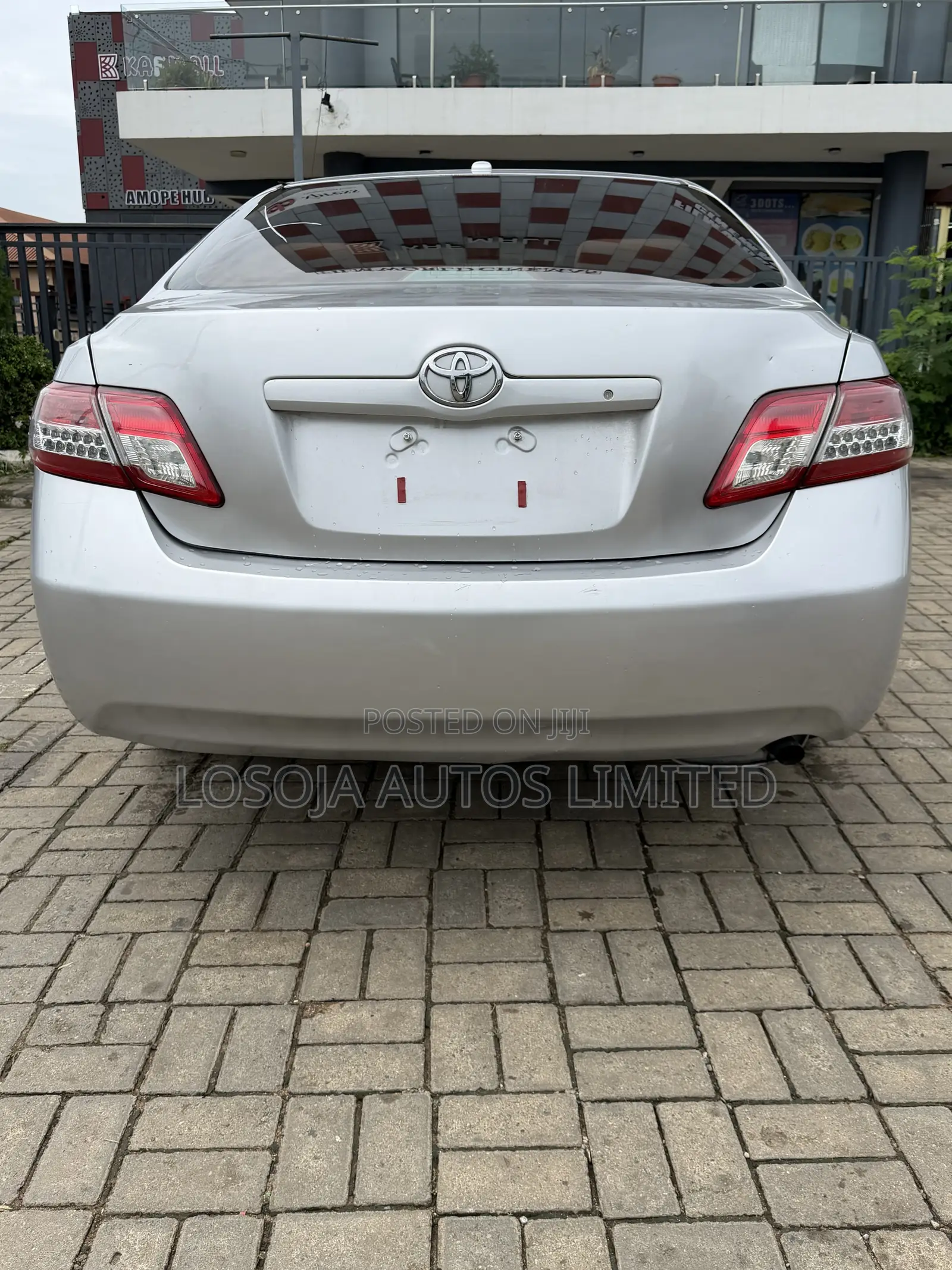 Toyota Camry LE 4dr Sedan (2.5L 4cyl 6AM) 2010 Silver