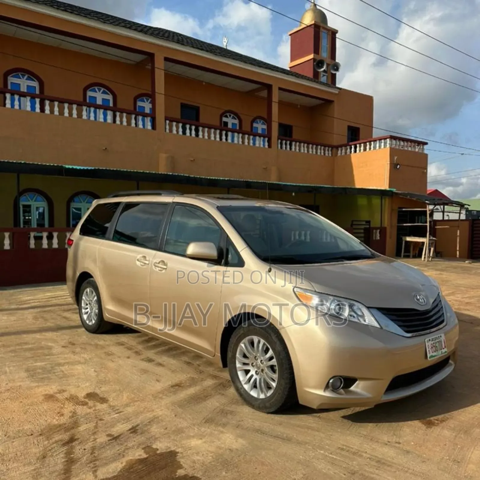 Toyota Sienna XLE 7-Passenger 4dr Minivan AWD (3.5L 6cyl 6A) 2014 Gold