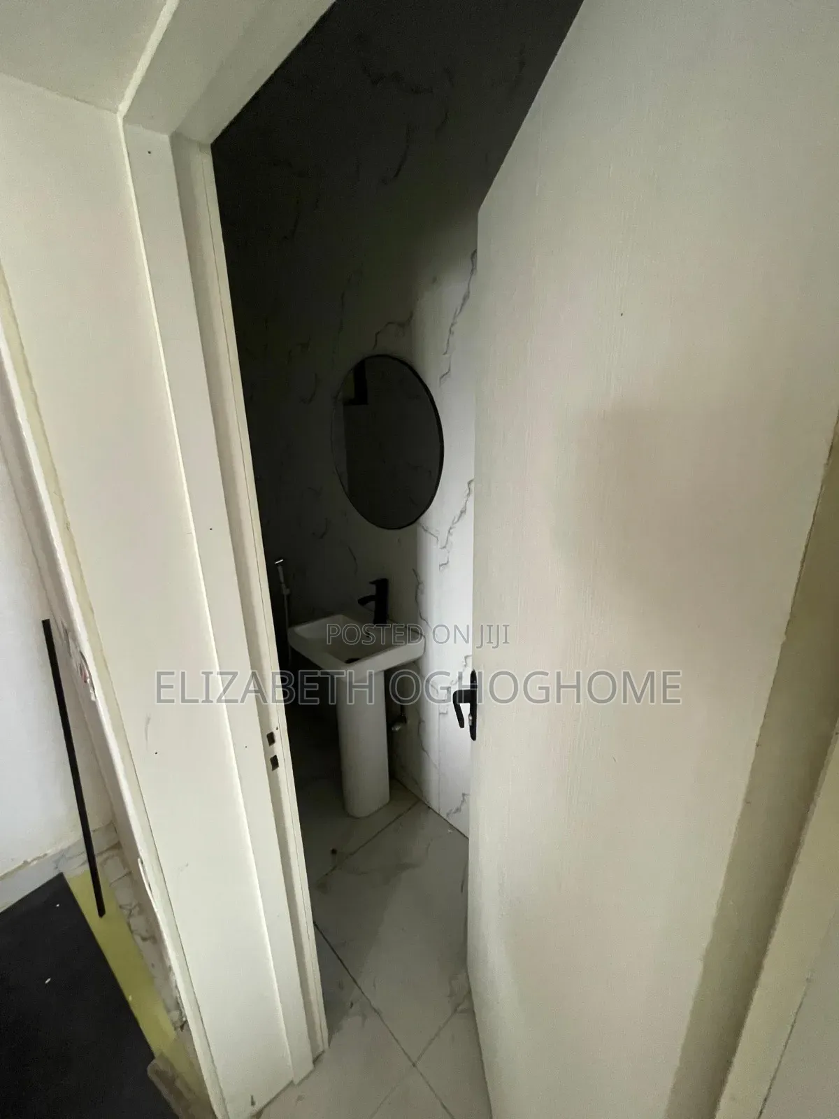 2bdrm Apartment in Lekki Phase 1 for rent