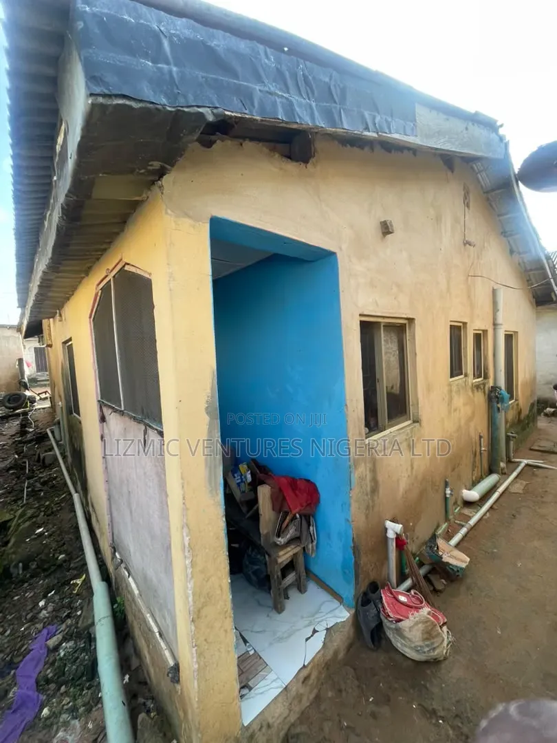 2bdrm Bungalow in Isuti Rd, Igando / Ikotun/Igando for sale