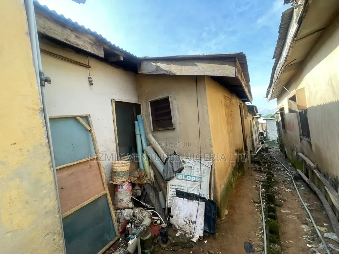 2bdrm Bungalow in Isuti Rd, Igando / Ikotun/Igando for sale