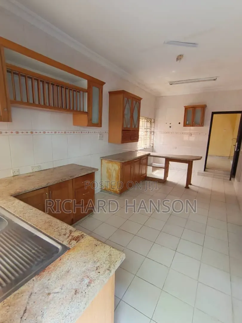 5bdrm Duplex in Majek -Fidiso (Close, Sangotedo for rent