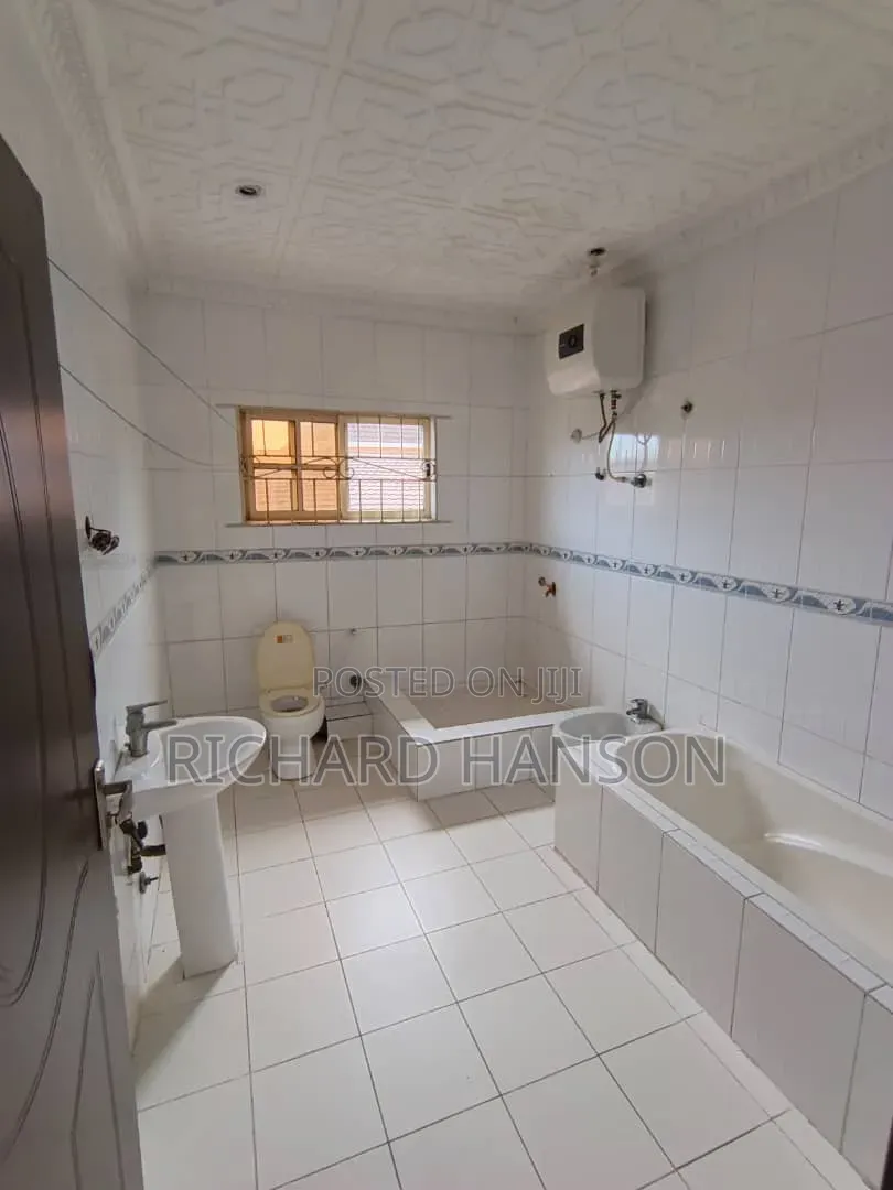 5bdrm Duplex in Majek -Fidiso (Close, Sangotedo for rent