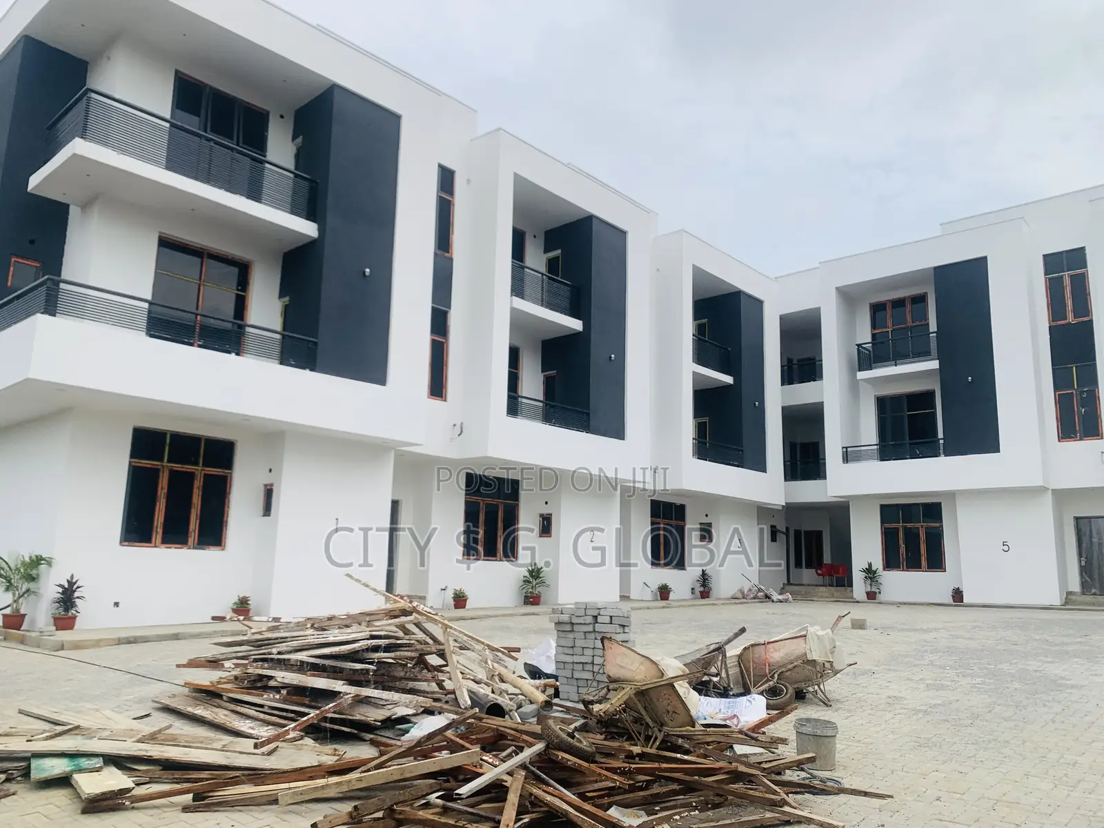 Furnished 4bdrm Duplex in Katampe for sale