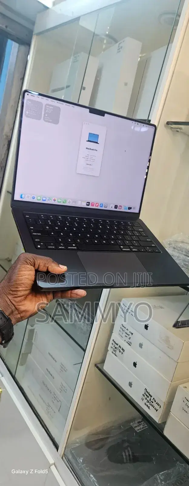 Laptop Apple MacBook Pro 2023 M3 Pro 18GB Apple M3 Pro SSD 512GB
