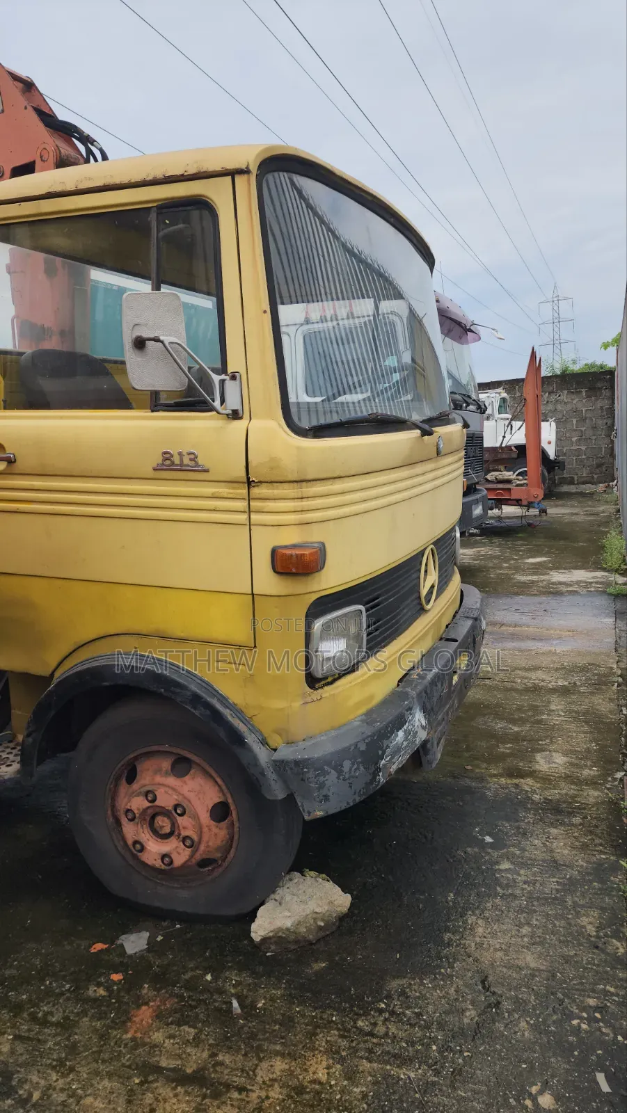 Clean Foreign Used Mercedes Benz 813 Truck With 3 Tons Hiab