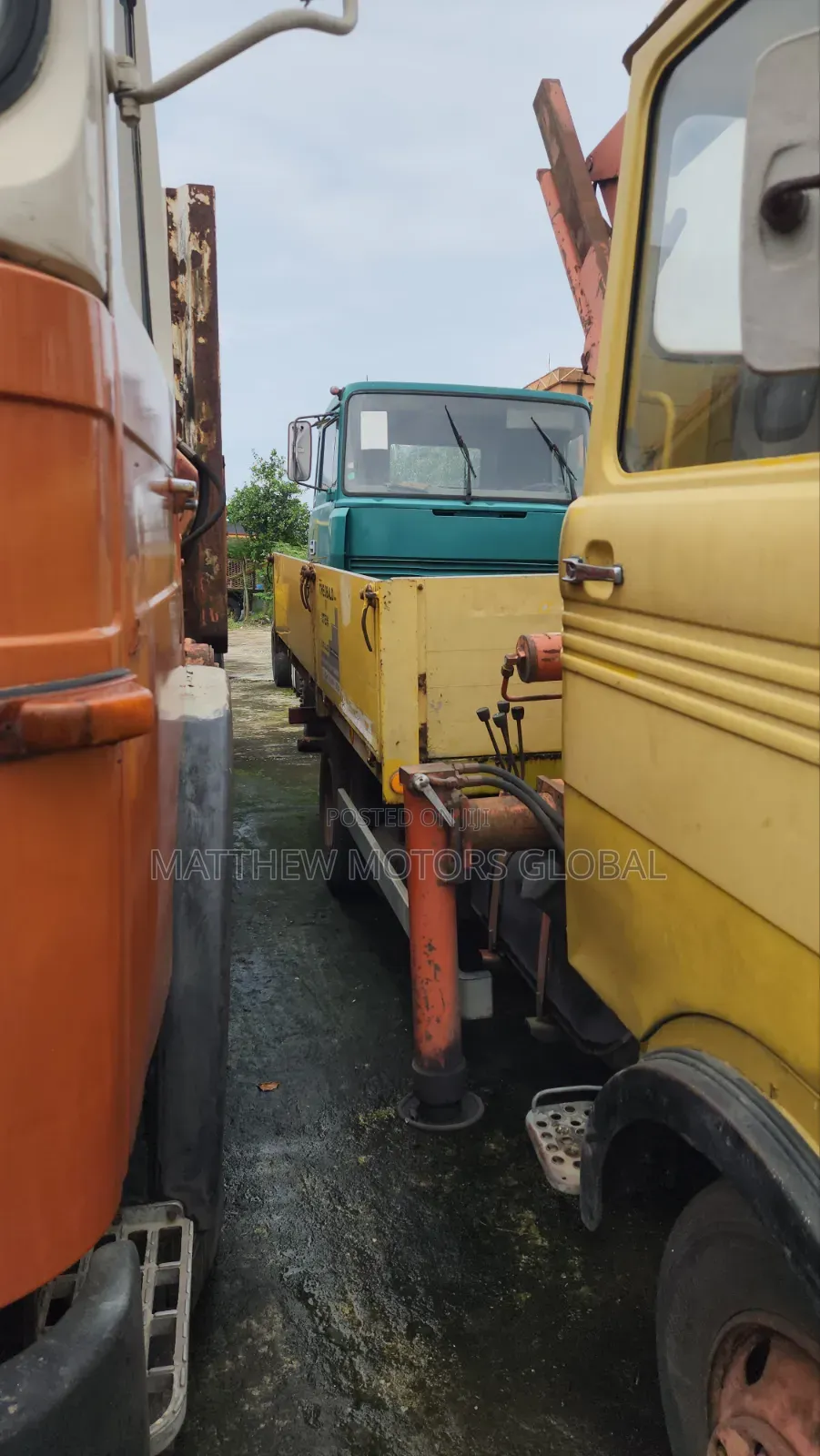 Clean Foreign Used Mercedes Benz 813 Truck With 3 Tons Hiab