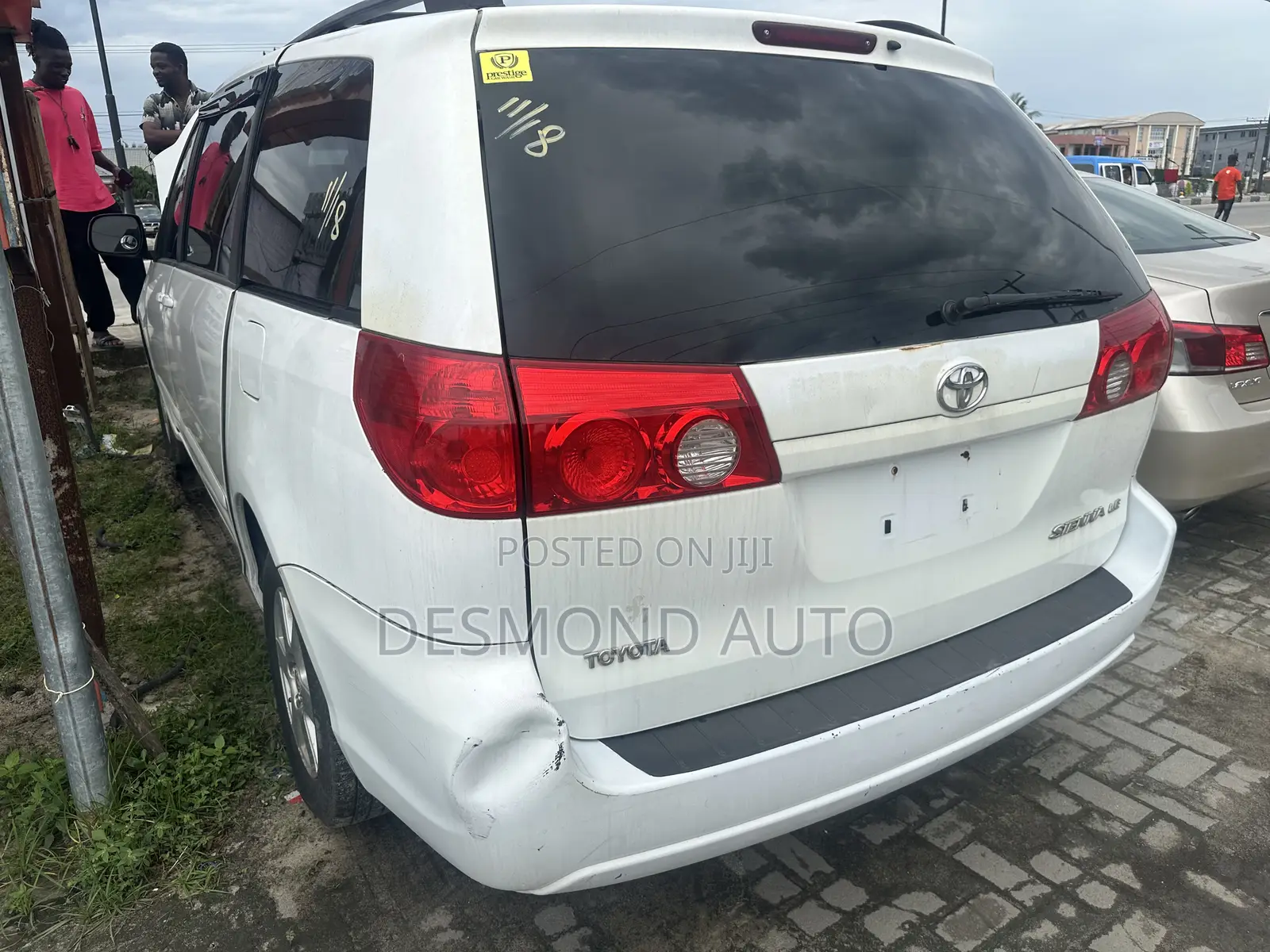 Toyota Sienna LE 2009 Off white
