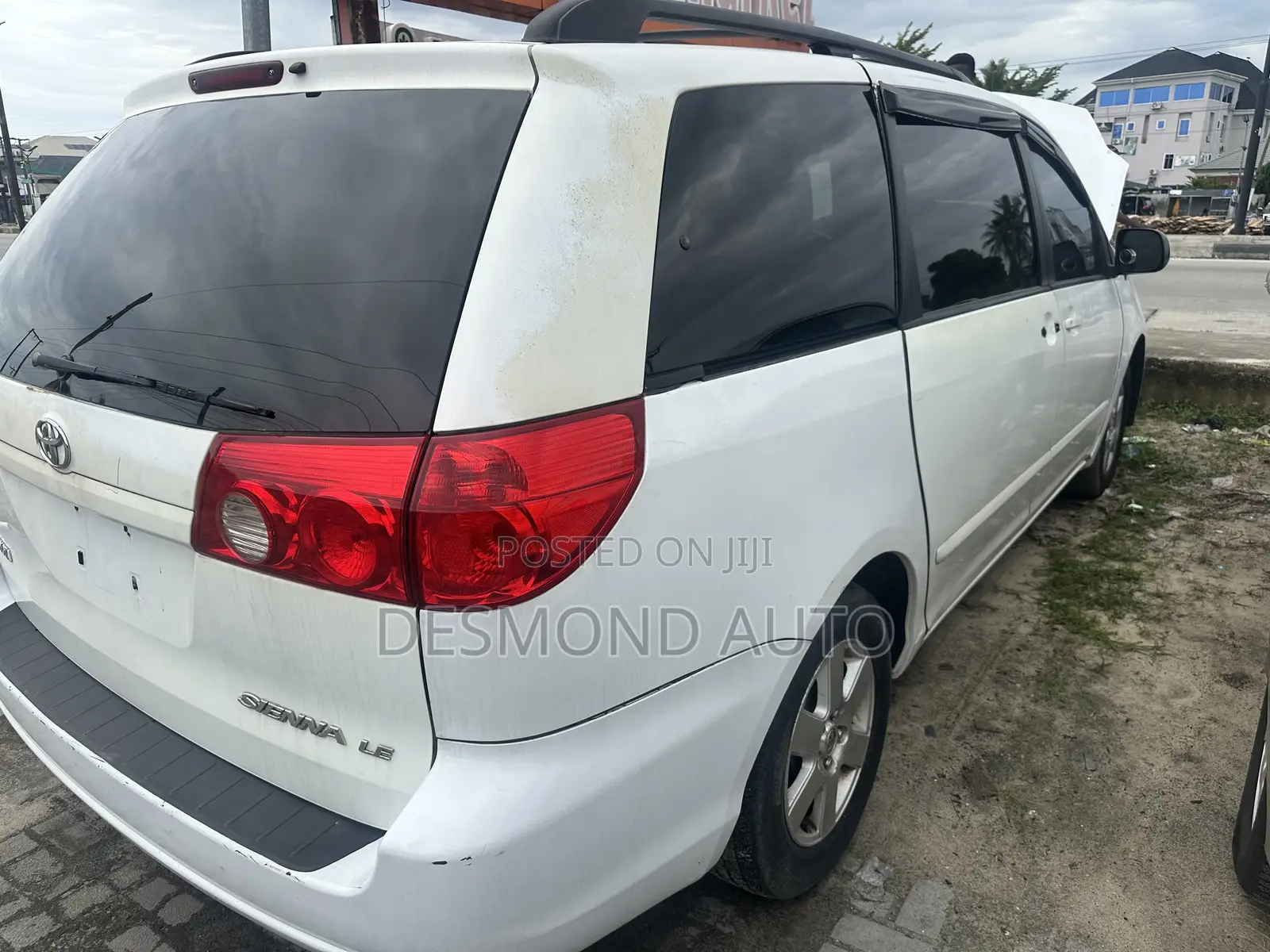 Toyota Sienna LE 2009 Off white