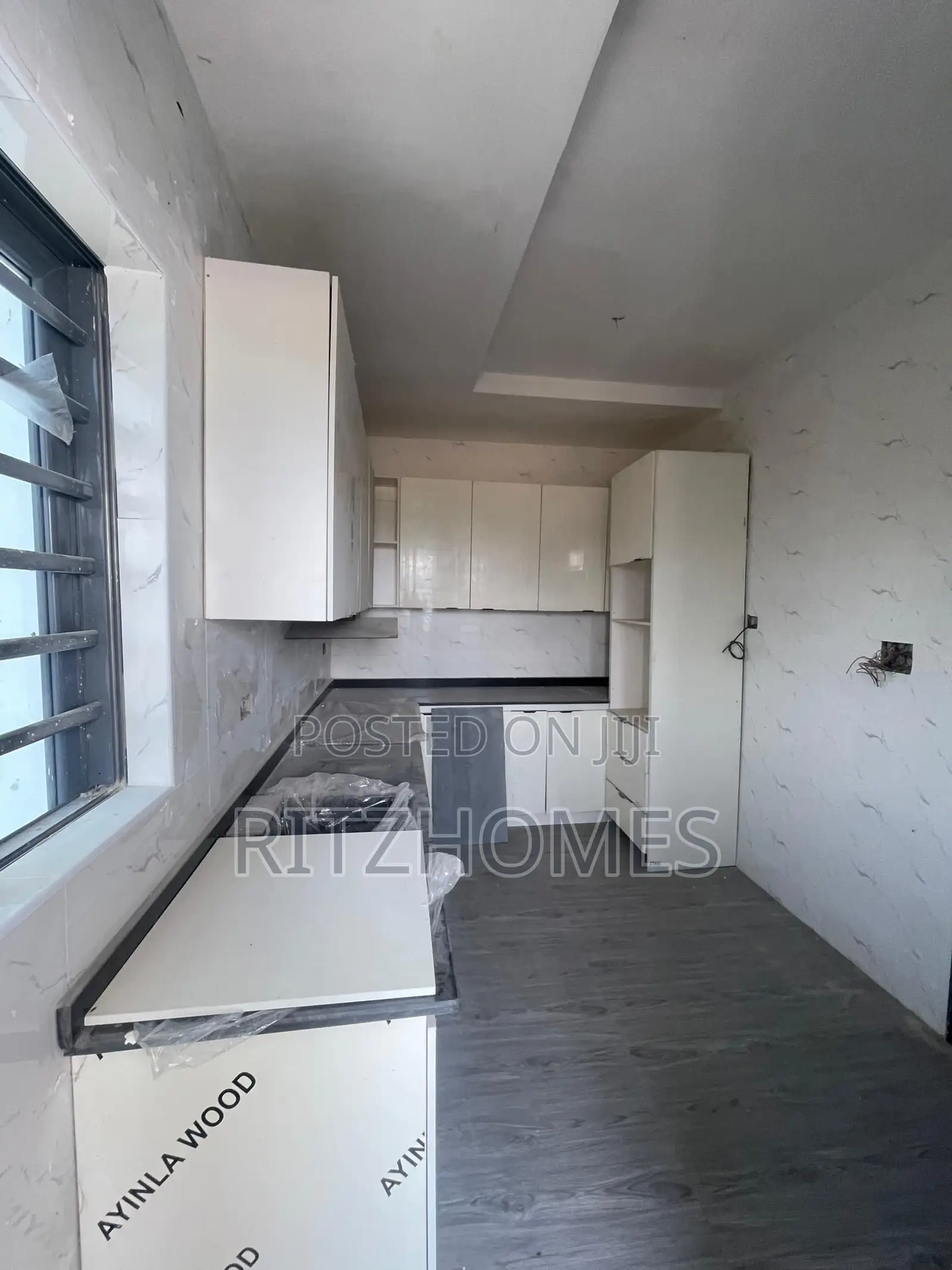 3bdrm Apartment in Off Lekki-Epe Expressway for sale