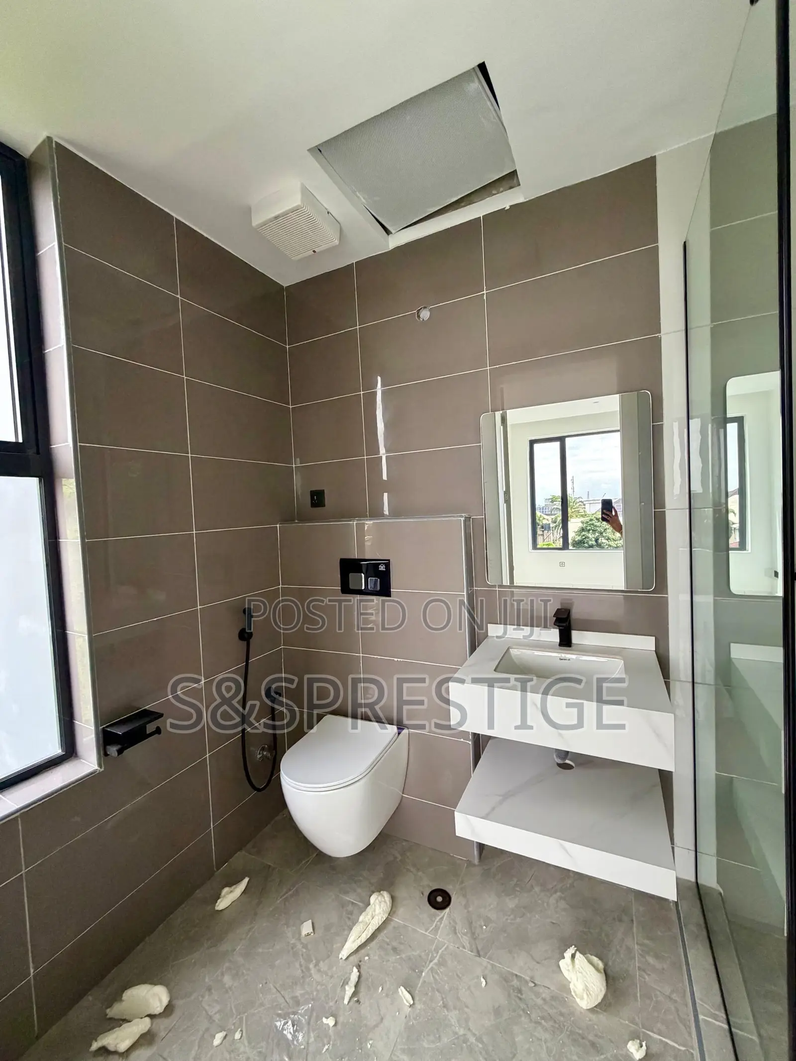 2bdrm Apartment in Lekki Phase 1 for sale