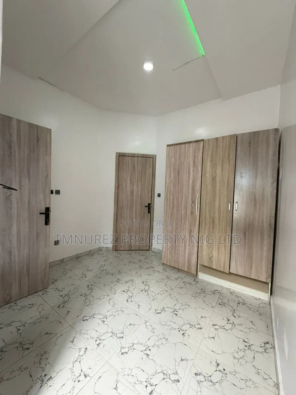 Mini Flat in Chevron for rent