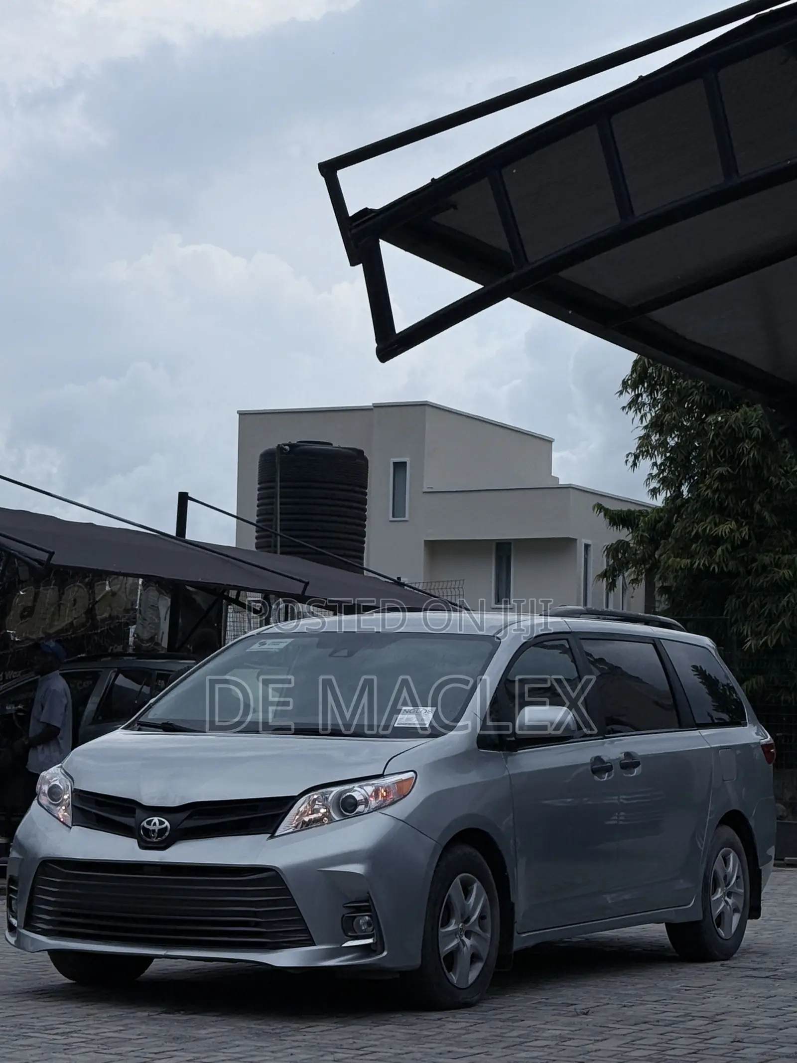 Toyota Sienna LE AWD 2019 Silver