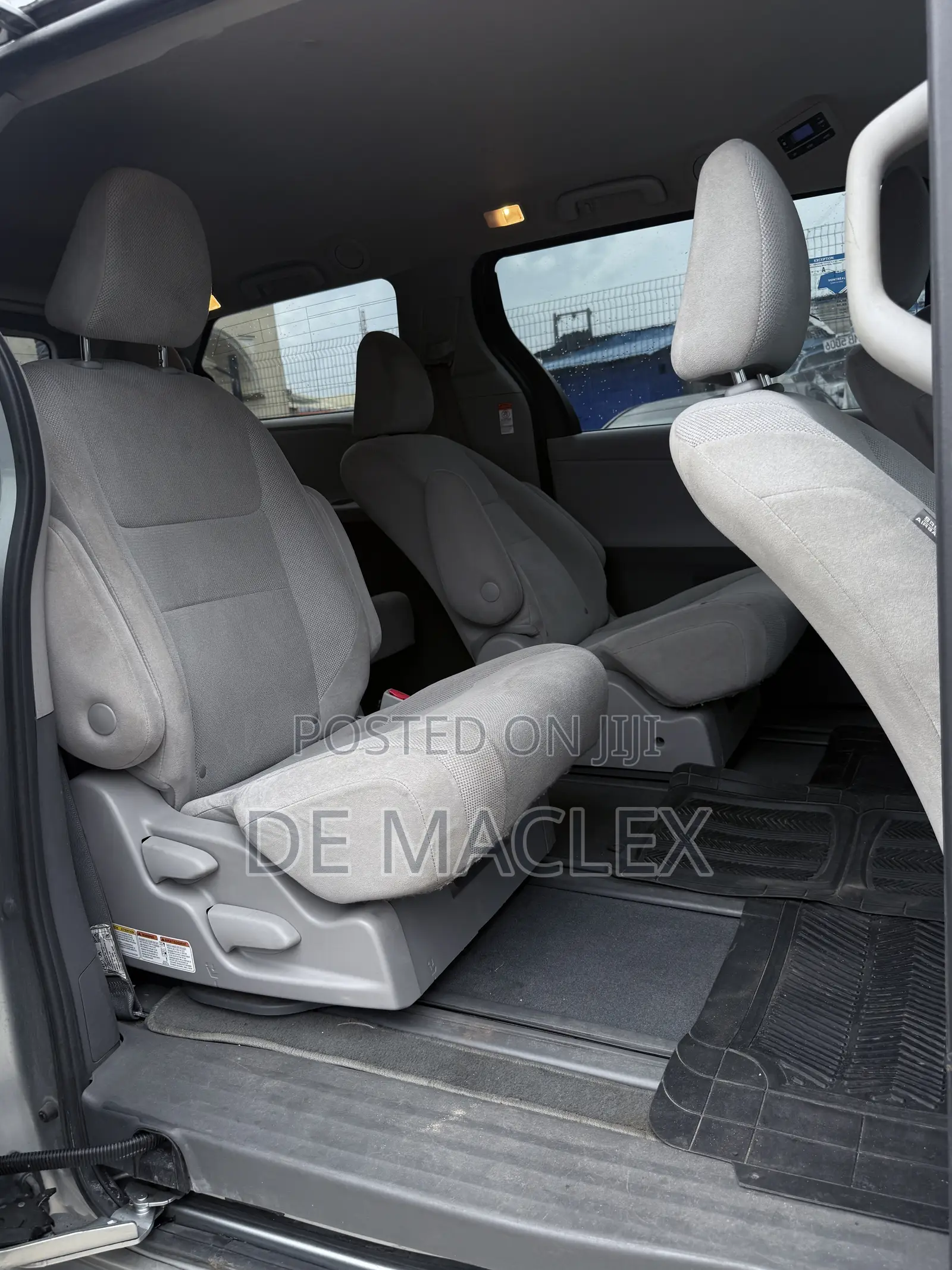 Toyota Sienna LE AWD 2019 Silver