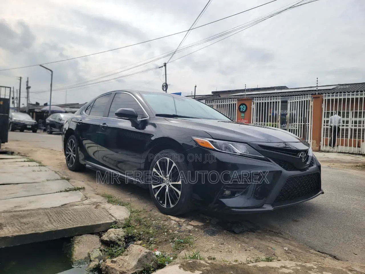 Toyota Camry SE FWD (2.5L 4cyl 8AM) 2018 Black