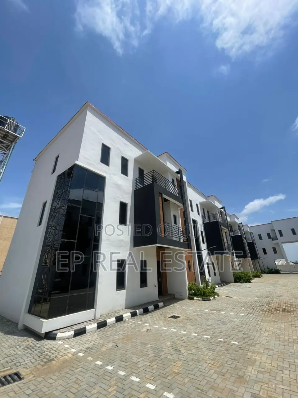 4bdrm Duplex in Durumi for sale