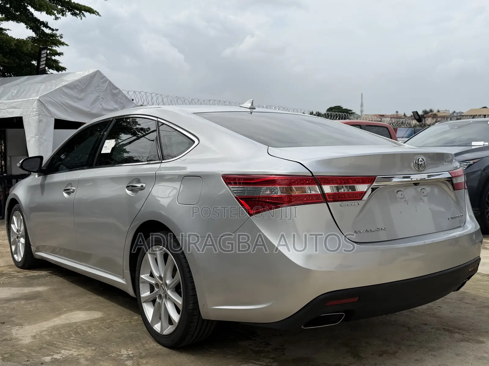 Toyota Avalon Limited Sedan FWD (3.5L 6cyl 6A) 2013 Silver