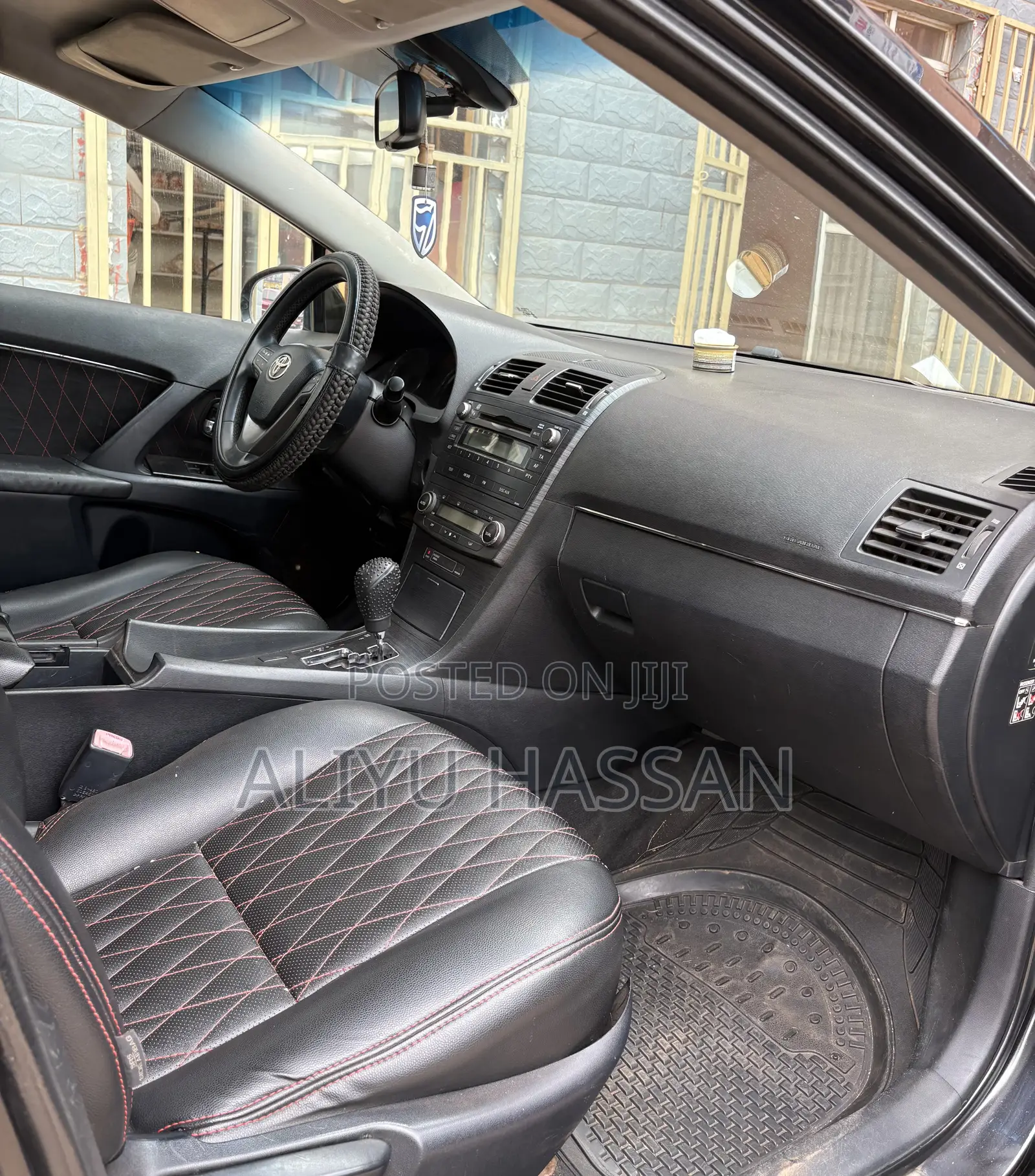 Toyota Avensis 2012 Black