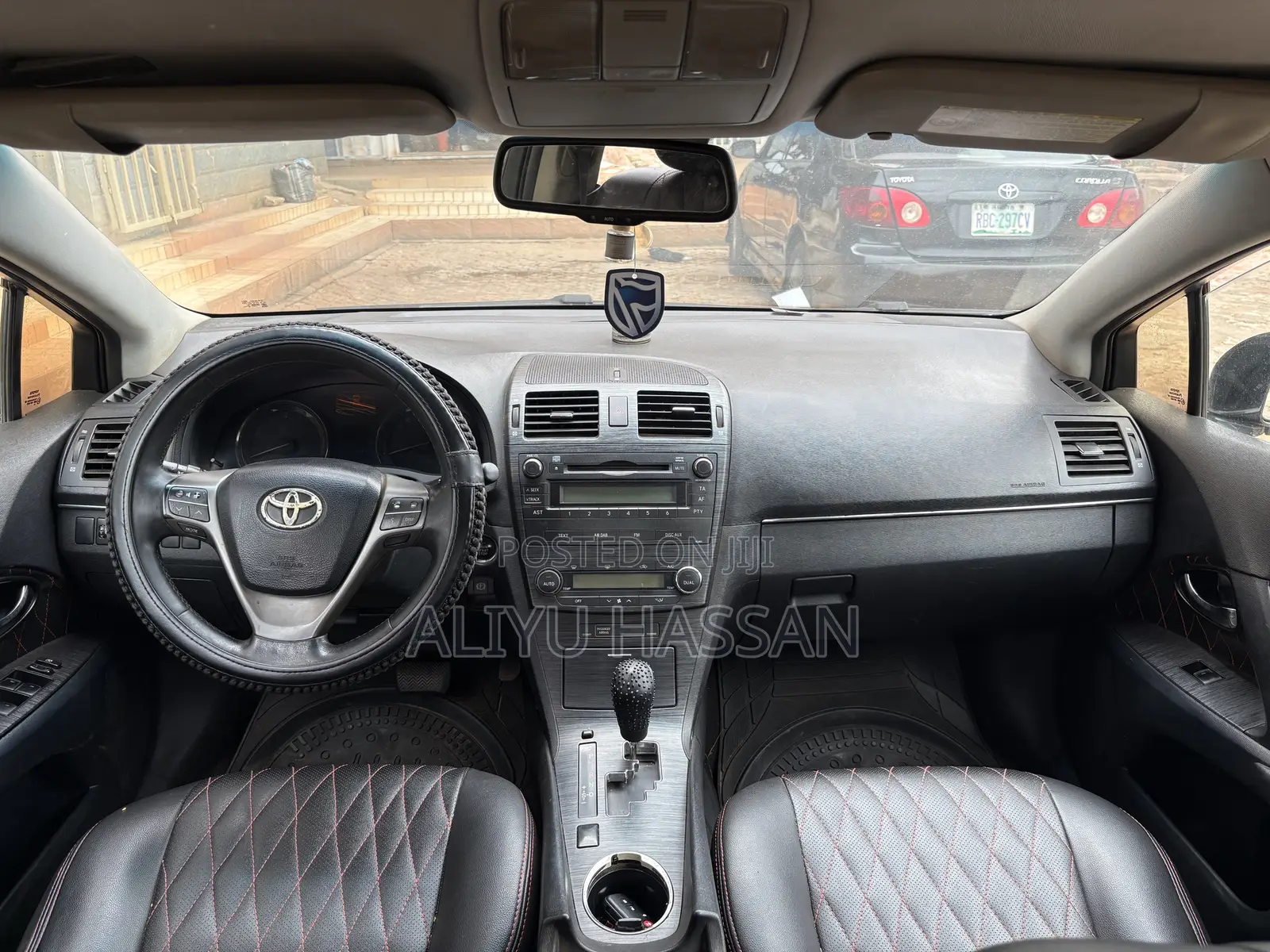 Toyota Avensis 2012 Black